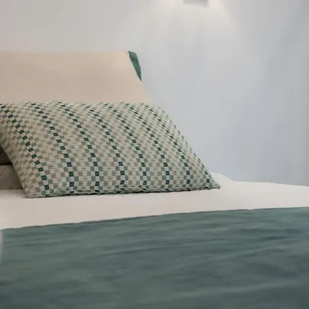 Beautiful Downtown Apartment-3