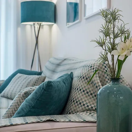 Beautiful Downtown Apartment-3