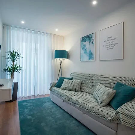 Beautiful Downtown Apartment-2